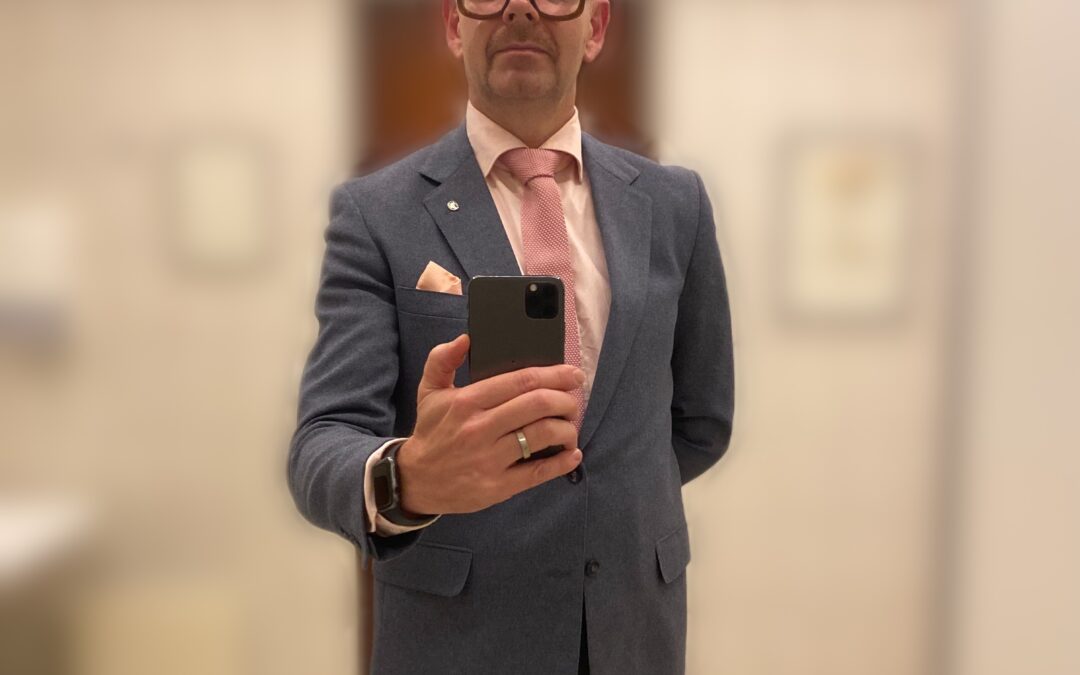 Ready to reach through the murmur of the crowd